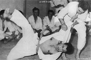 124-AERODROMES-ET-BASES-1945-1962-1-SETIOF ARNAT ALAT 101 (42)